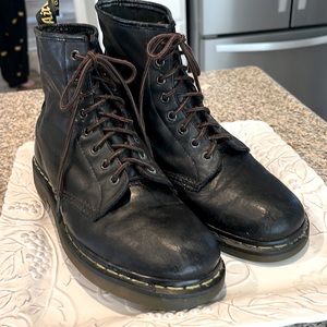 Dr martens air wear . SZ 10 men’s US. Good condition . Some wear . Leather